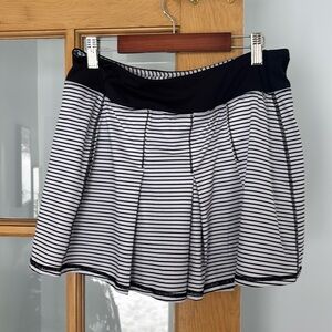 Like new tennis skirt black and white size medium